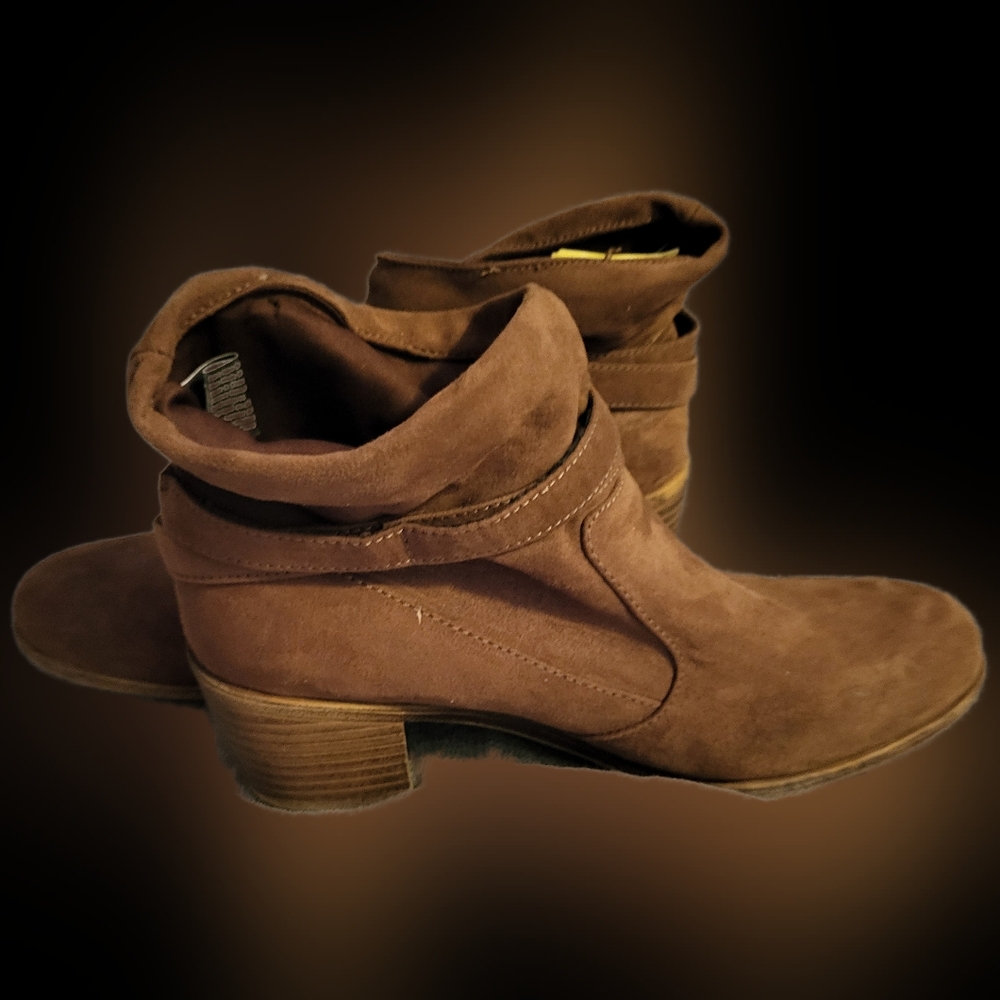 American Eagle Womens Size US 9 Brown Ankle Boots Suede Buckle